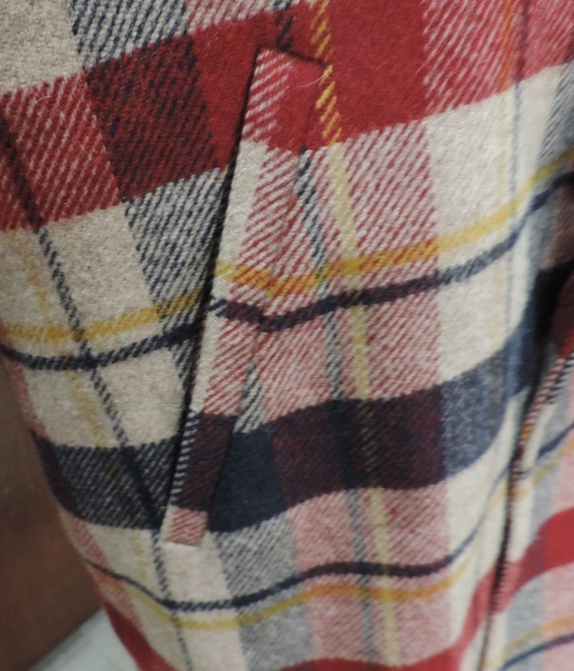 Jaqueta Masculina Pendelton Lã Xadrez Vermelha/Azul/Amarela/Creme Acolchoada Forrada Baú 49" - Imagem 2 de 4