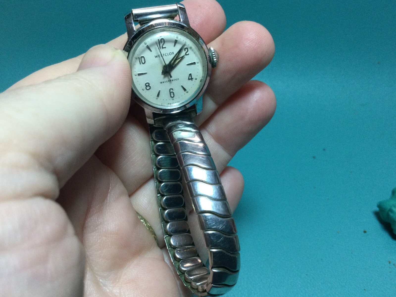 Montre Vintage Femme Westclox à Remontage Manuel - Cadran Gris, Bracelet Gris - Occasion