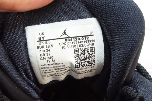 Air Jordan 13 Retro 884129-012 Black Lace Up Sneaker Shoes Size 6Y - Picture 9 of 9