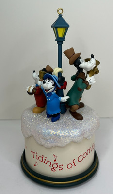 Hallmark Merry Carolers Mickey Mouse &Friends Christmas 2001 Musical Ornament
