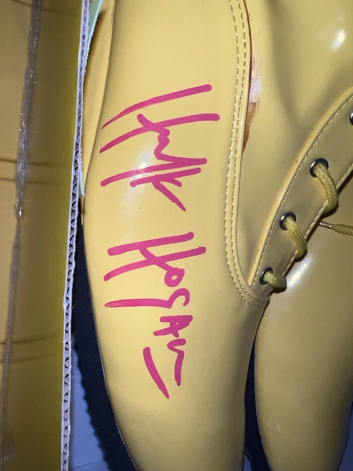 Botas de lucha amarillas autografiadas por Hulk Hogan de Hogans Beach Shop - ¡Raras! Foto 2 de 4