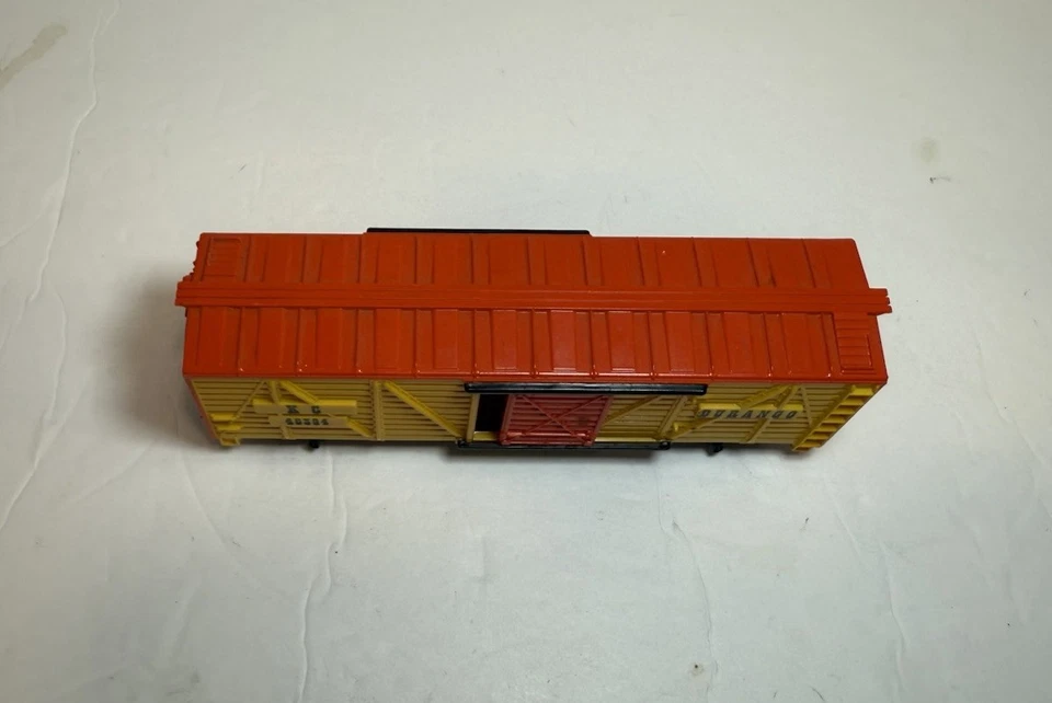 TYCO DURANGO KC 40394 LIVESTOCK CATTLE CAR - HO Scale - Image 2 of 4