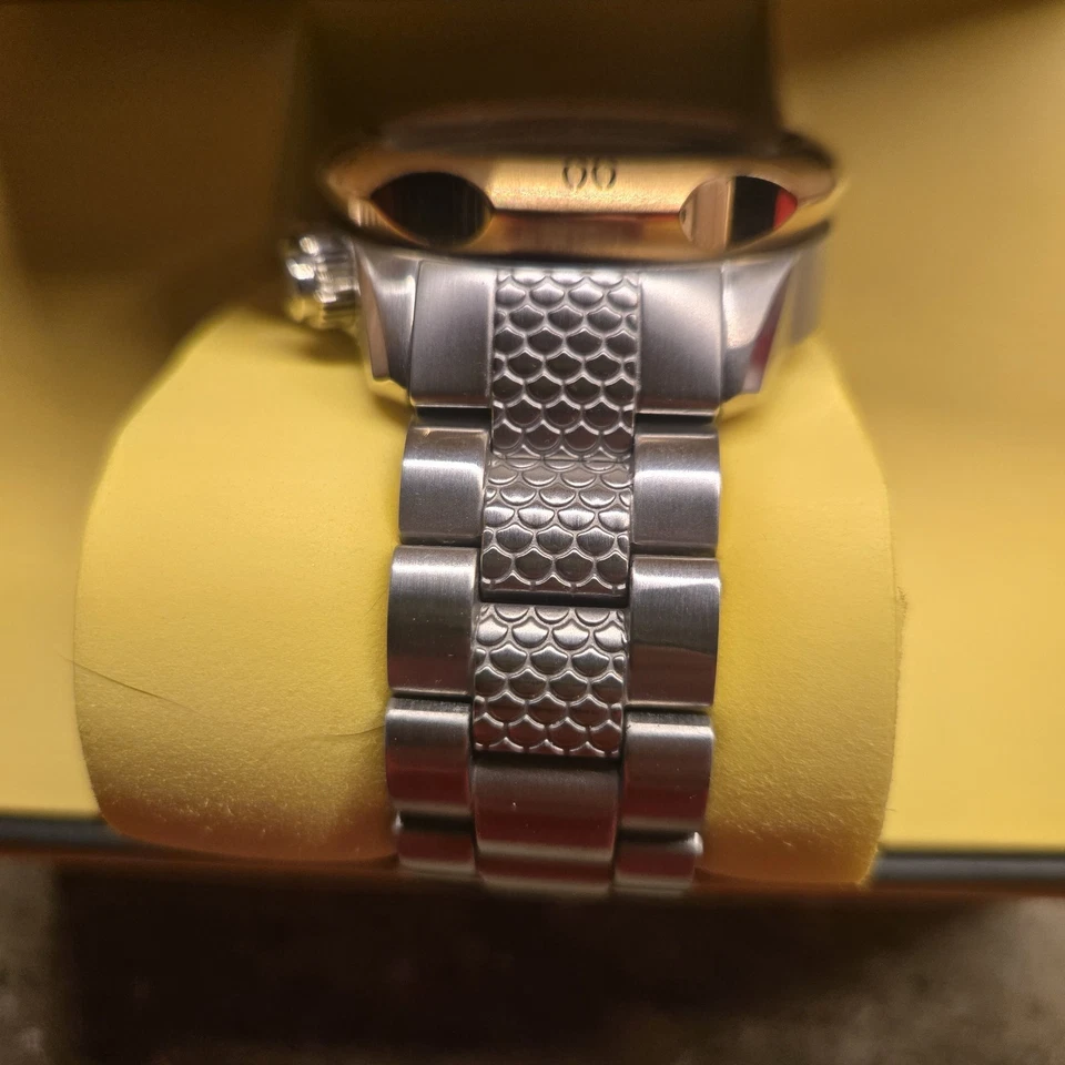 Invicta Venom Mid-Size 男式 47 毫米蓝色表盘金色石英计时腕表 47752 — 第 4/4 张图片