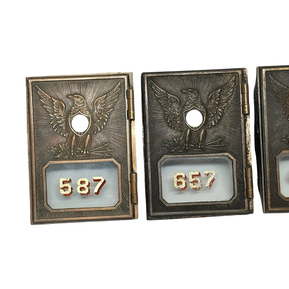 PUERTAS DE BUZÓN DE CORREO DE OFICINA DE CORREOS DE LATÓN ANTIGUO ÁGUILA VOLADORA - LOTE DE 3 Foto 2 de 4