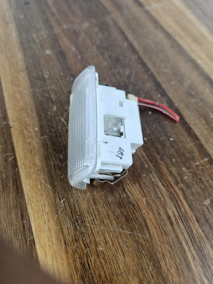 Lámpara de luz de cortesía para puerta interior delantera izquierda del lado del conductor Lexus GS300 1998-2005 Foto 3 de 4