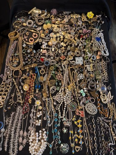 14 LBS Of  Vintage To Now Costume Jewelry Most Are Wearable Some Are Signed #7
