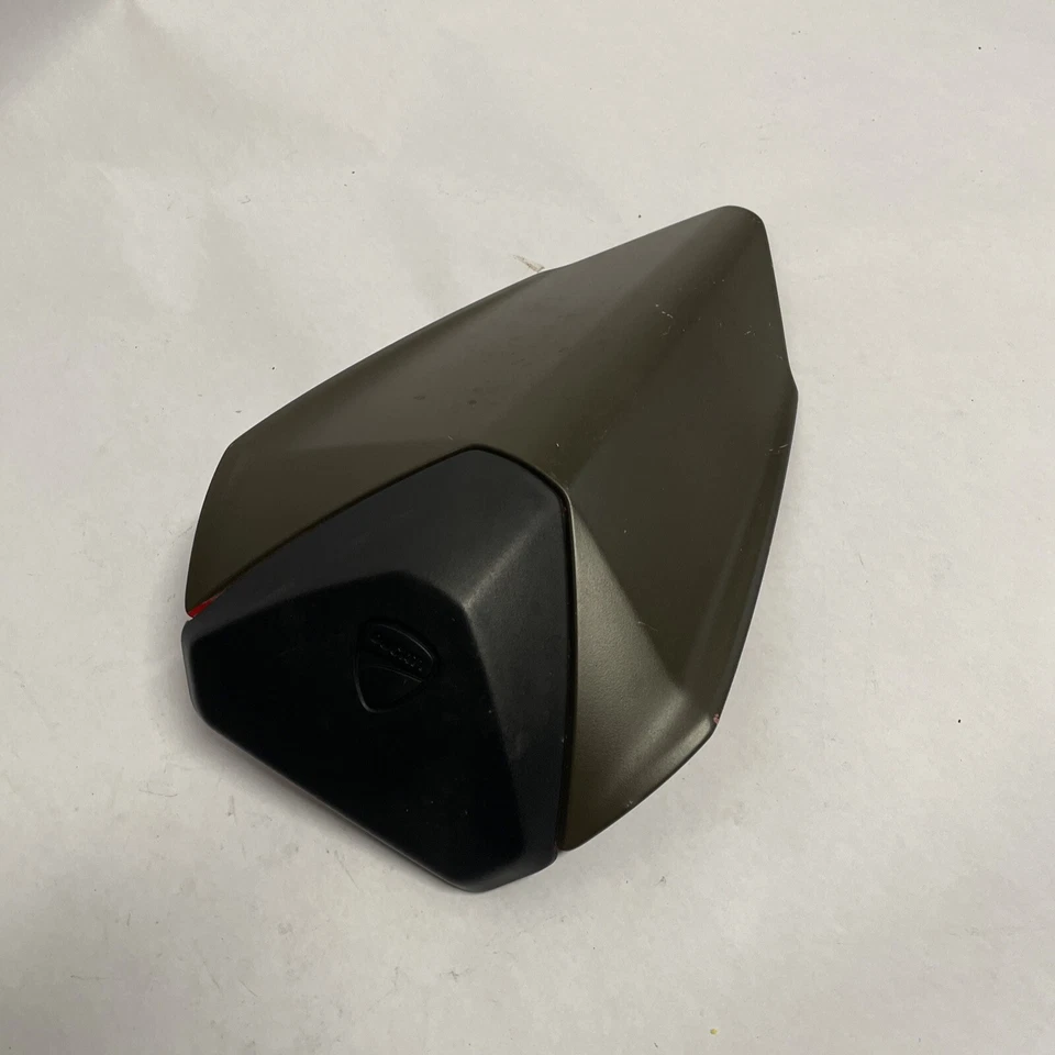 Painel de tampa de carenagem traseira esquerda Ducati Panigale 1199 12-14 899 482111661A - Imagem 2 de 4