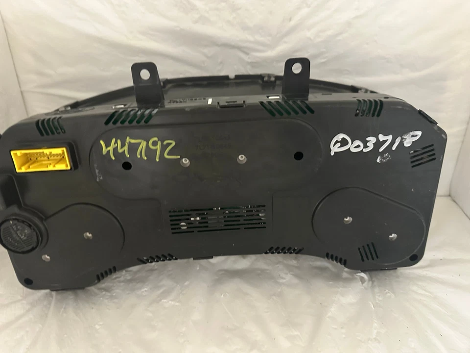 Cuadro de instrumentos velocímetro Ford Expedition 2010 2011 tablero 158.602 millas Foto 2 de 3