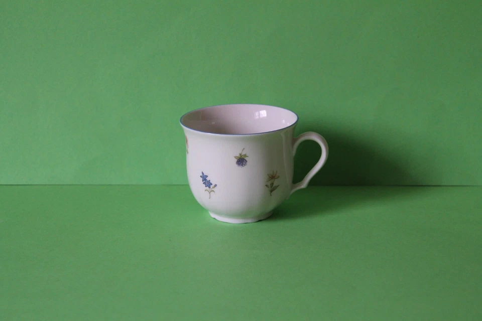 Seltmann Weiden Marie Luise Streublume blauer Rand Kaffeetasse Tasse - Bild 1 von 1