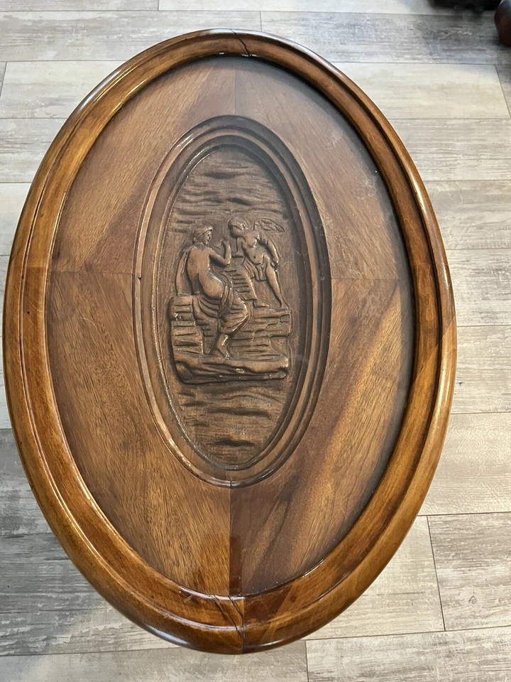 Антикварный стеклянный журнальный столик-поднос с резными ангелами и бибикальной картинкой - Изображение 3 из 4