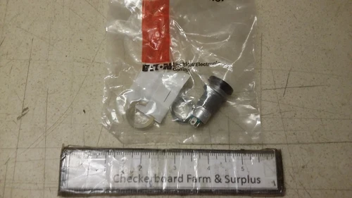 NOS Eaton Cutler-Hammer Push Switch W2033-B 935249-1 790172-1 28-V DC