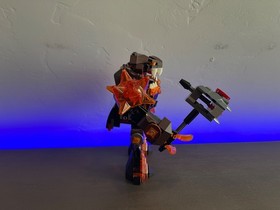 LEGO NEXO KNIGHTS: Infernox Captures the Queen (70325) - 95% Complete
