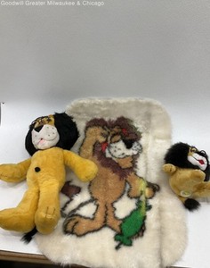 Harris Bank Yellow Hubert The Lion Plush Set With Shag Rug Polyester Orlon Good