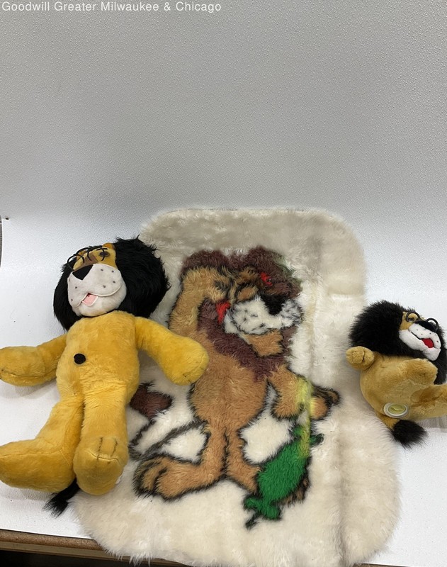 Harris Bank Yellow Hubert The Lion Plush Set With Shag Rug Polyester Orlon Good