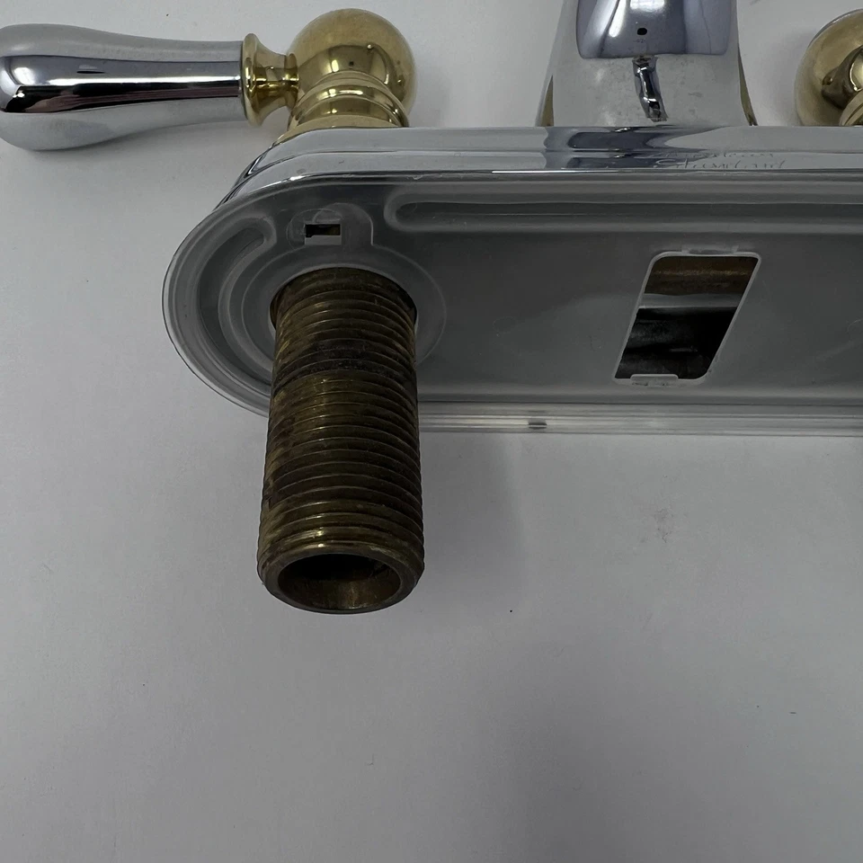 Grifo de lavabo de baño estándar americano con asas de latón | Accesorio cromado vintage Foto 4 de 4