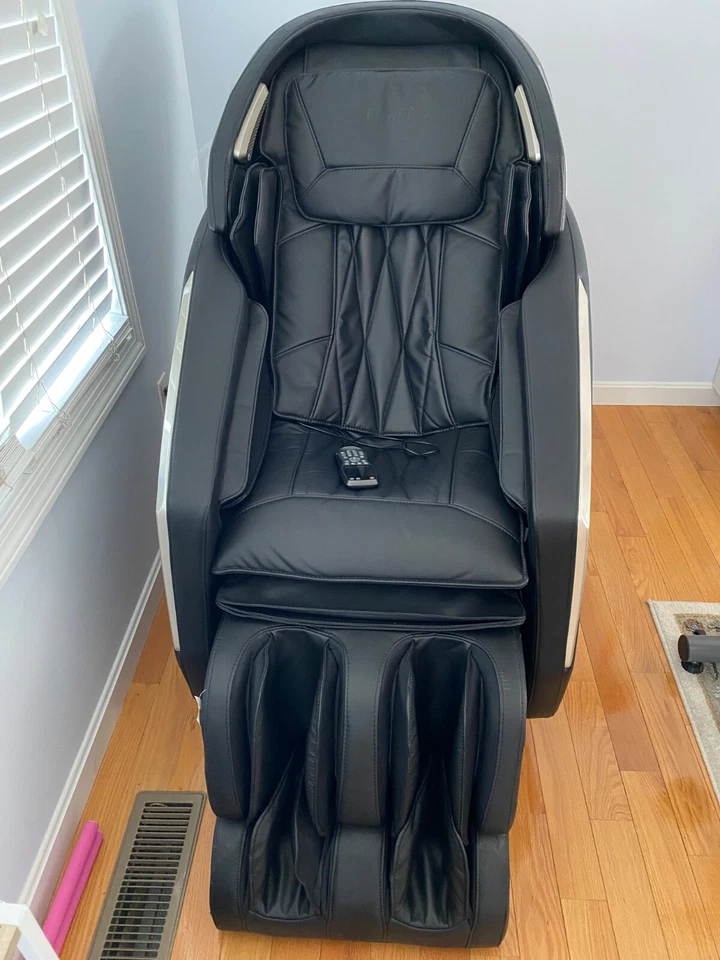 Массажное кресло Osaki черная кожа (модель: Os-pro Omni) бывшее в употреблении, но почти не использовалось - Изображение 2 из 4