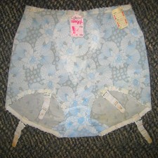 NEU + Triumph „SLOGGI“ Miederhose mit 4 Strapse +  1 Paar Nylon Strapsstrümpfe