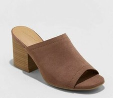 NWT Universal Thread Norelle MicroSuede Stack Heel Mules Open Toe