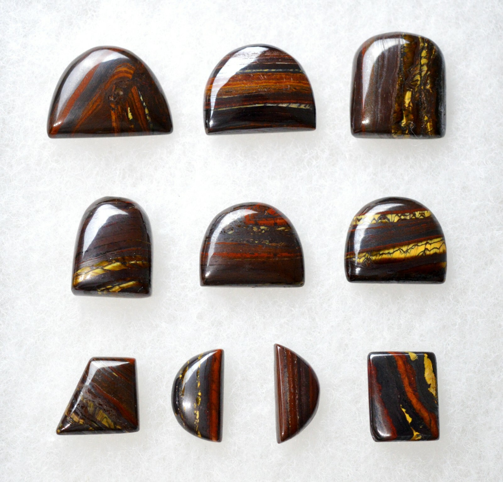 Lot de 10 cabochons en oeil de fer naturel de 259 carats pour création de bijoux