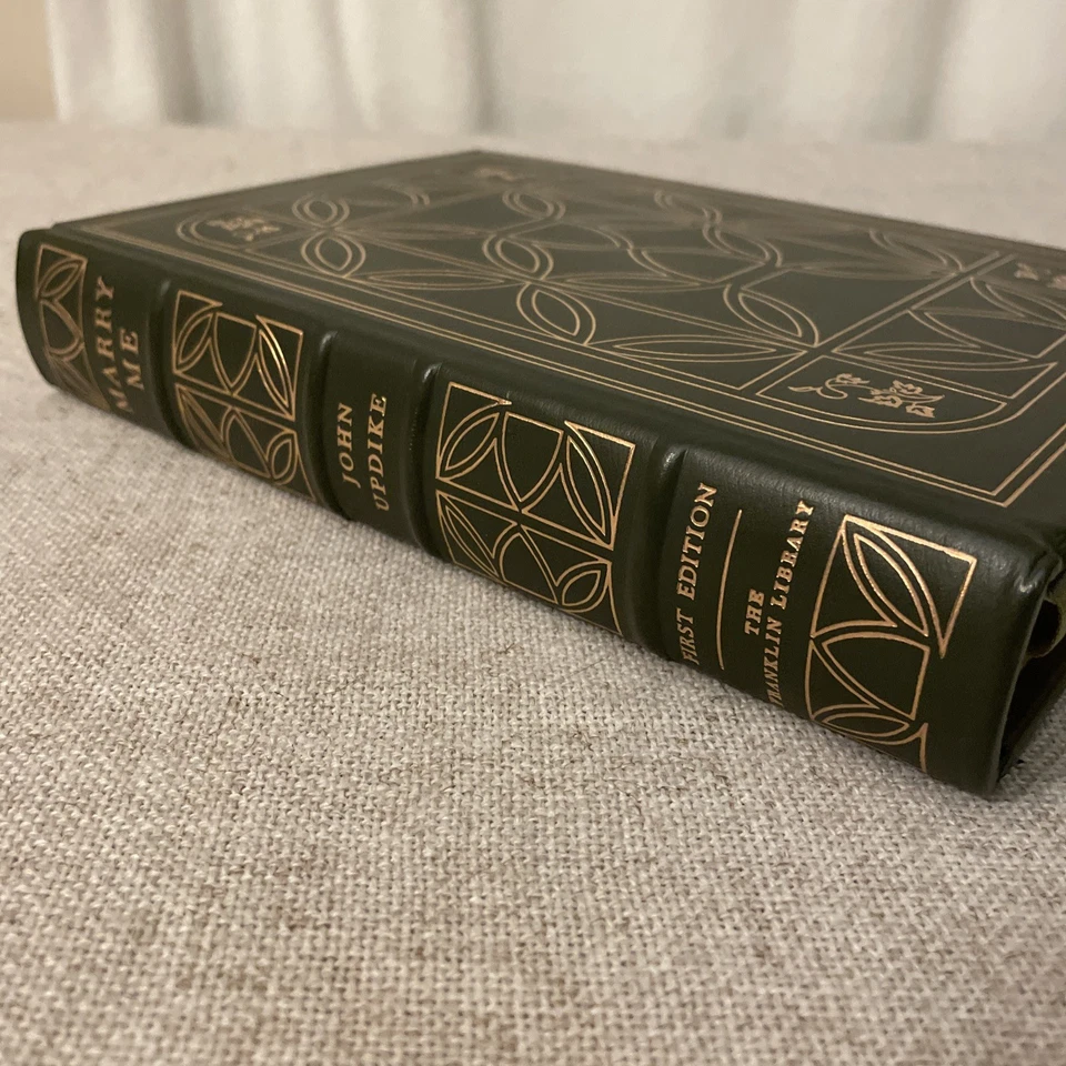 Marry Me By John Updike Franklin Library First Edition Foto 4 de 4