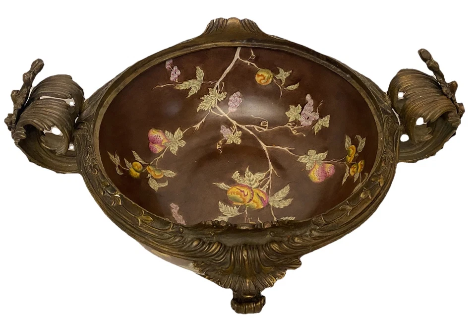 Cuenco ornamentado vintage de la colección John Richard con soportes Ormolu Foto 4 de 4