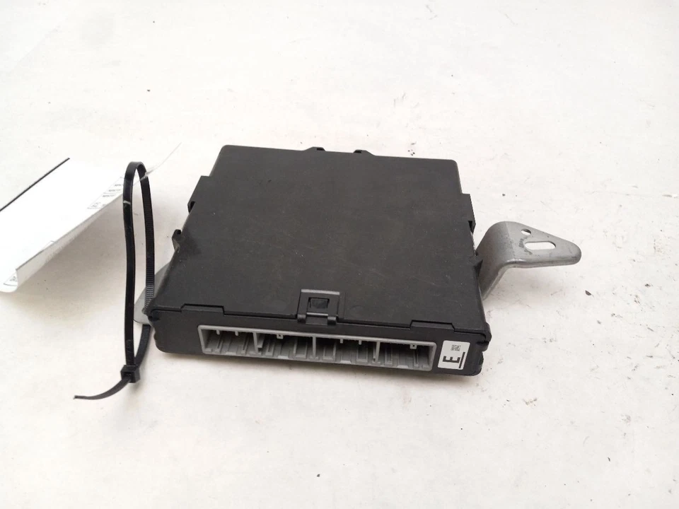 MÓDULO DE COMPUTADORA DE MOTOR compatible con TOYOTA PRIUS C 2012-2015 OEM 89681-52133 Foto 4 de 4