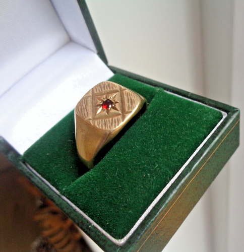 9ct Gold Signet Ring & Garnet Vintage hallmarked 1972 London size U - Picture 3 of 7