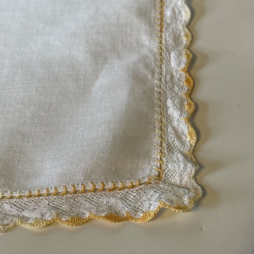 Pañuelo vintage de encaje de algodón blanco y borde de ganchillo - Imagen 5 de 6