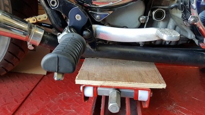 Triumph Bonneville Fußrasten Tieferlegung PLATE'S - Luft Gekühlt Bikes