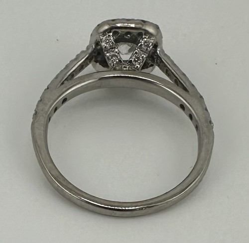 Stunning 1.0 Carat Diamond & 14K White Gold Engagement Ring | Appraised Val $3K - Picture 4 of 5