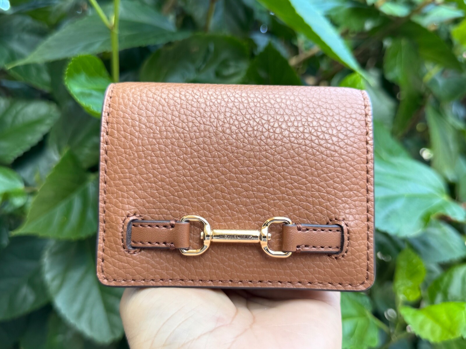 MICHAEL KORS CARSON SMALL FLAP LEATHER WALLET LUGGAGE