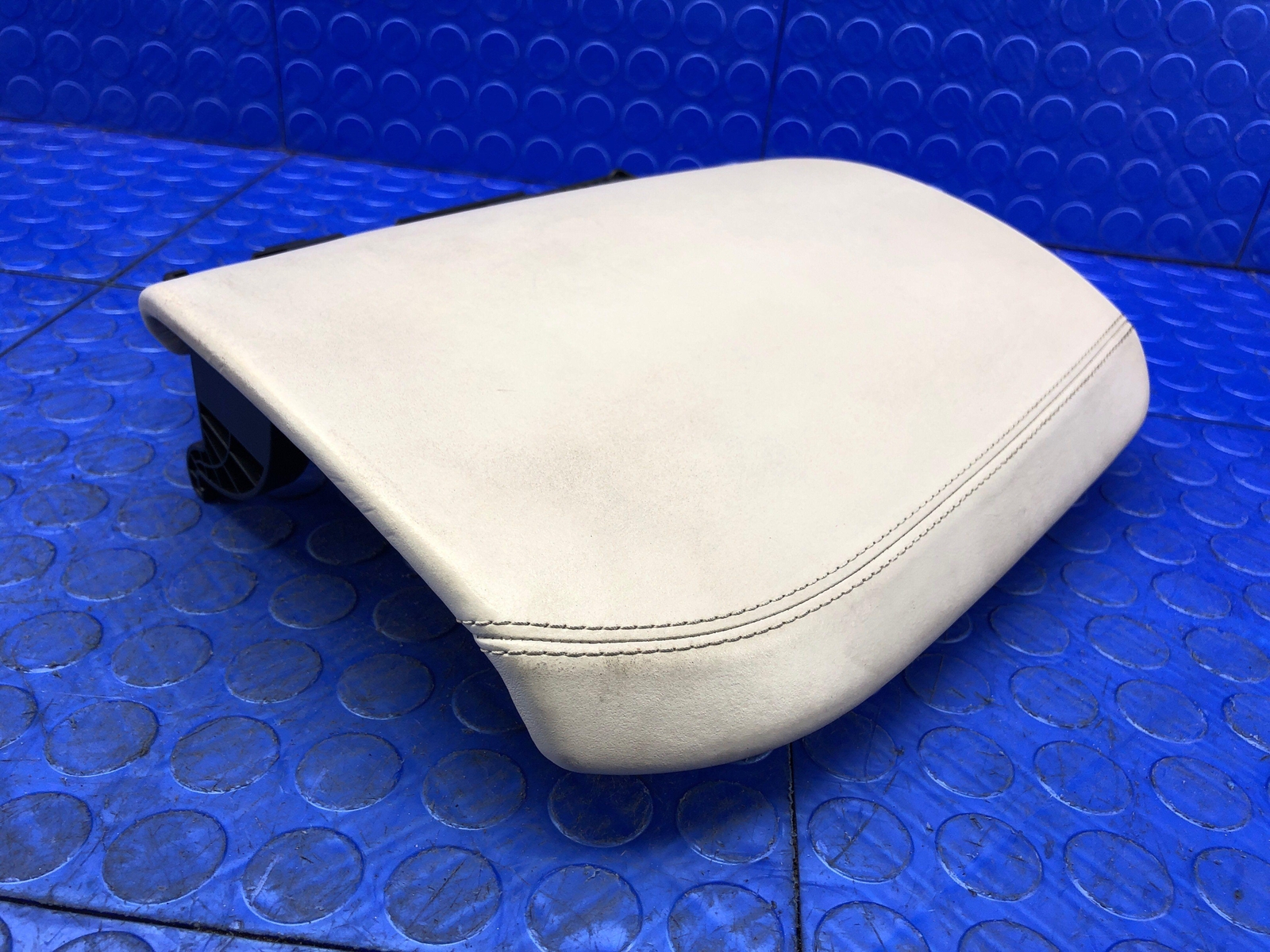 2014-2020 BMW I8 OEM FRONT CENTER CONSOLE STORAGE COVER ARMREST BEIGE LEATHER