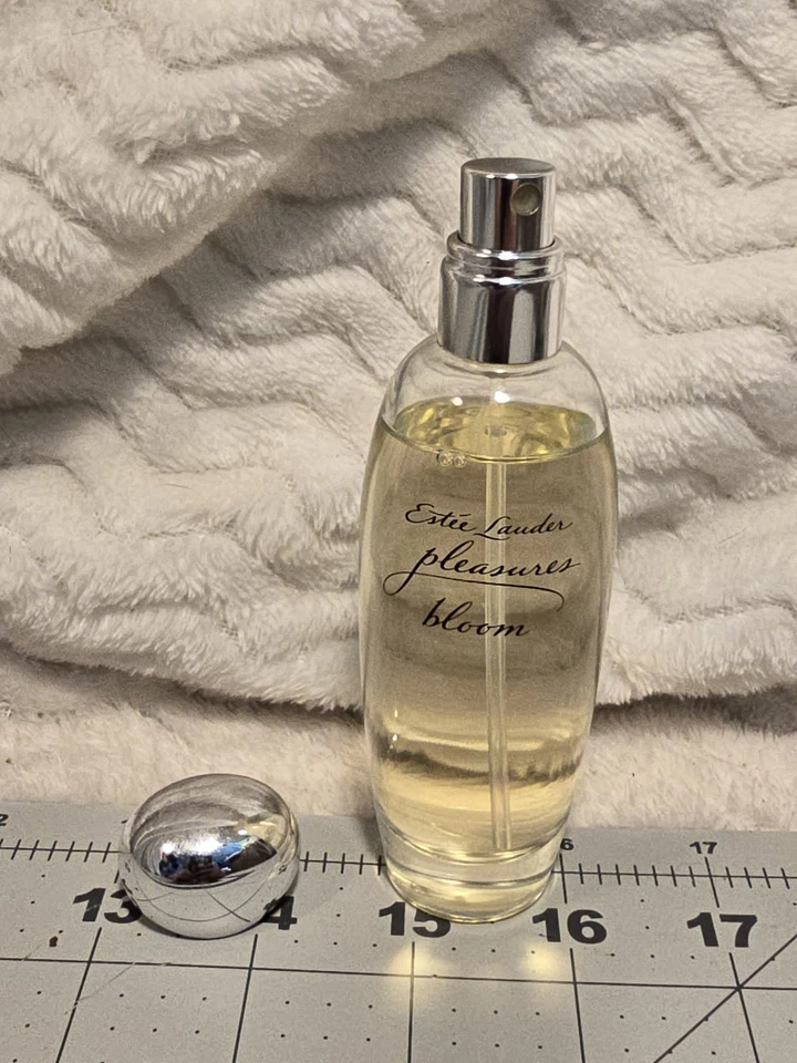 Pleasures Bloom de Estee Lauder 1,7 OZ Eau De Parfum Spray 80 COMPLETO VER MÁS Foto 2 de 4