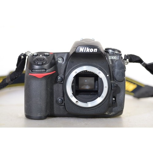 Nikon D300 Digitalkamera - Einsteigerkamera - Digital Camera - 7722 Auslösungen - Picture 2 of 8
