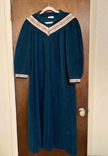 Vintage 1970 s 80 s Vanity Fair Petites Women s Nighty Nightgown M/L