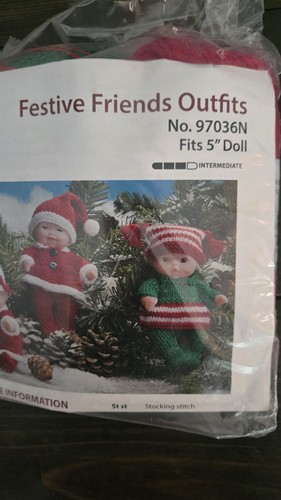 KIT TEJIDO COLECCIÓN MUÑECA BEBÉ NAVIDAD MARY MAXIM NUEVO EN PAQUETE INCLUYE MUÑECA DE 5" - Imagen 2 de 6