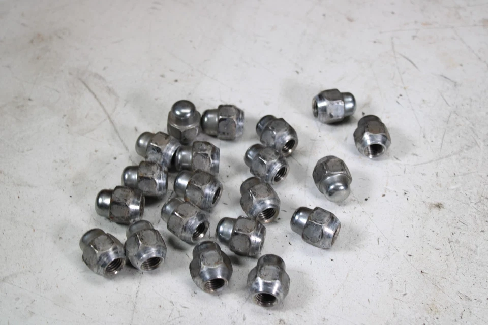 现代 Genesis Coupe 2009 - 2014 年轿车工厂原始设备制造商凸耳螺母凸耳套装 4 轮圈 — 第 2/2 张图片