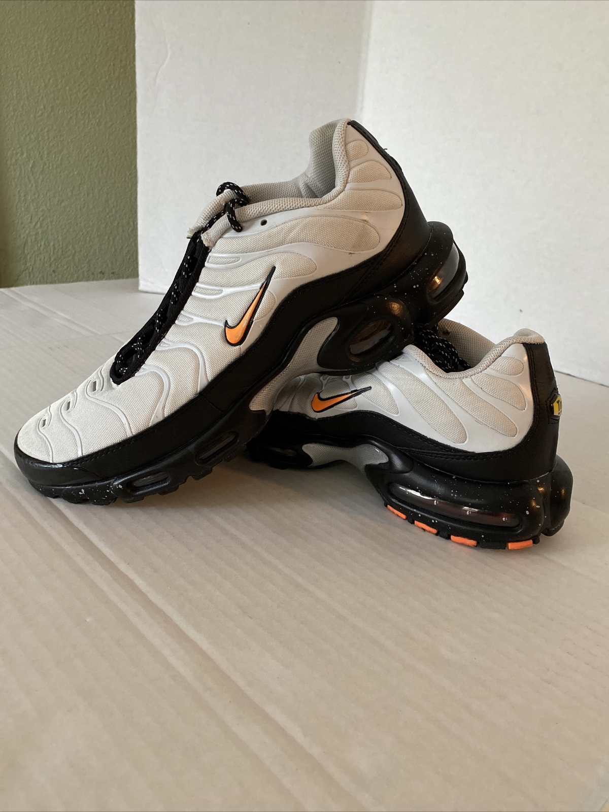 Size 11 Nike Air Max Plus TN x 3M Enigma White Crimson Black | eBay