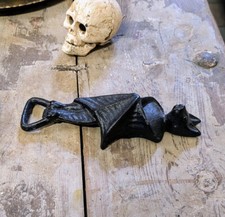 FLEDERMAUS FLASCHEN&Ouml;FFNER &Ouml;FFNER HALLOWEEN GOTHIC GUSSEISEN BAR DEKO NEU