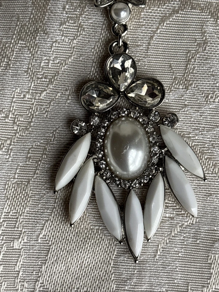 Pendientes Collar Park Lane Chispa Tono Plateado Lariat Blanco Acrílico Circonita Circonita Usados en Excelente Condición Foto 3 de 4