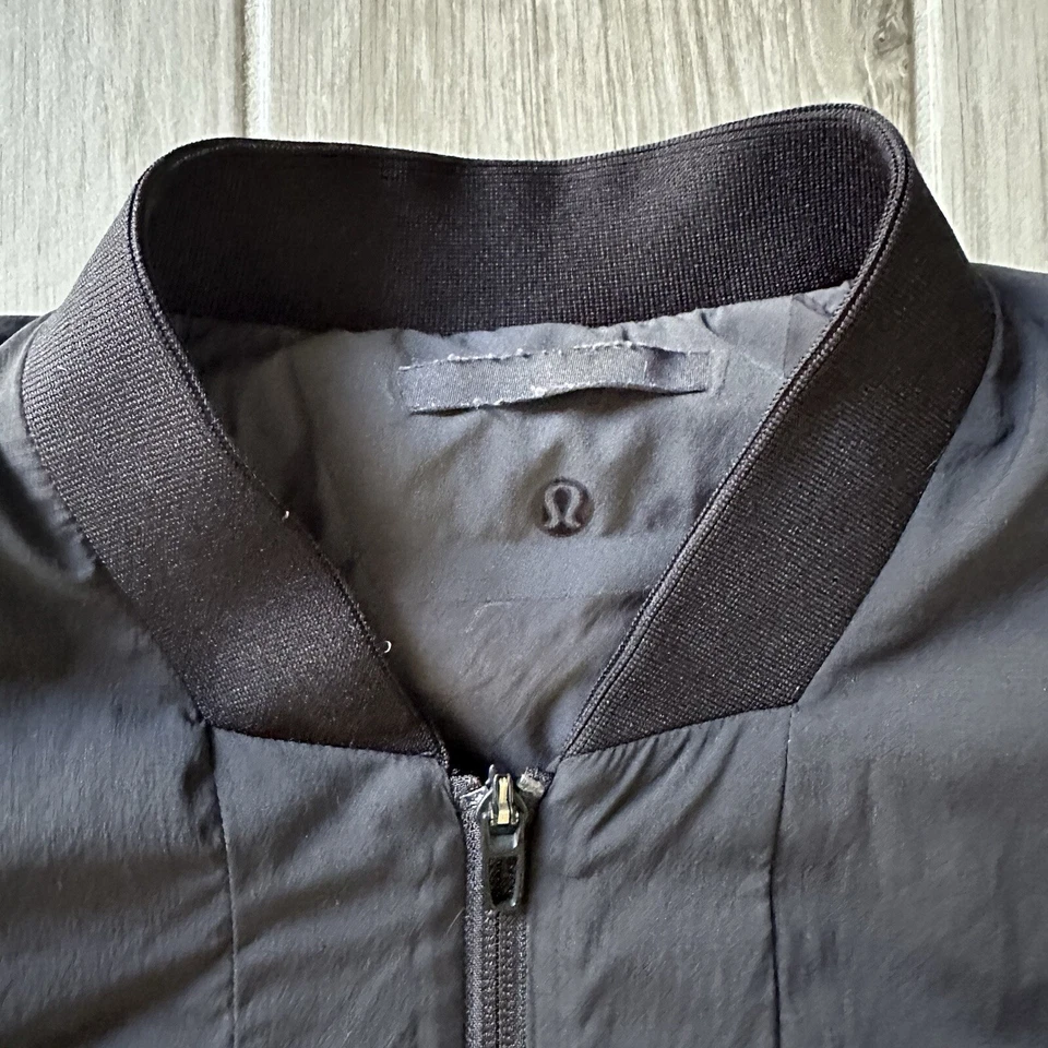 Lululemon Jacket Mens Medium Black Goose Down 700 Fill Bomber Primaloft Puffer - Image 2 of 4