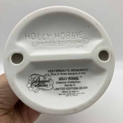 1980 Vintage Holly Hobbie "YESTERDAY'S MEMORIES" Limited Ed., Retired 7.5'' - Picture 5 of 5