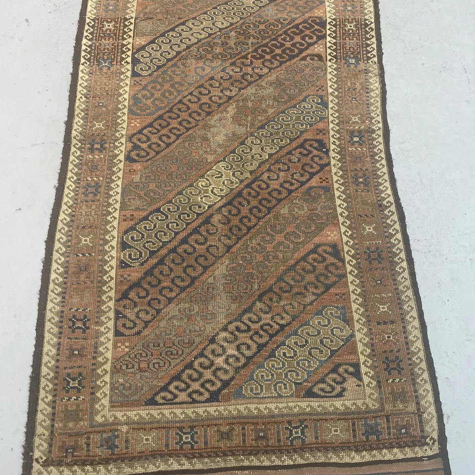 Alfombra malaya antigua Foto 3 de 4