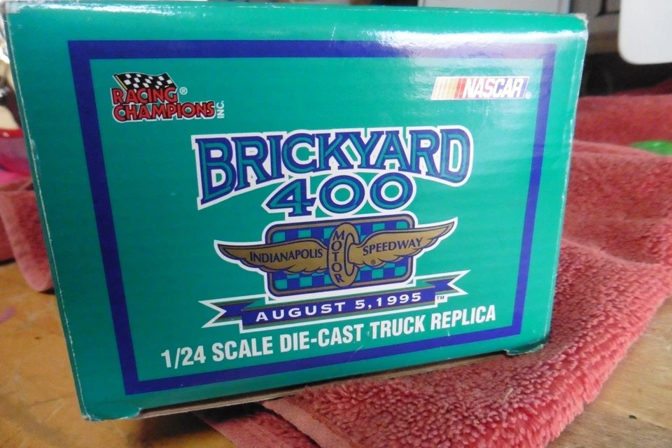Camión Racing Champions Brickyard 400 1995 #95 escala 1:24 púrpura vintage Foto 3 de 4