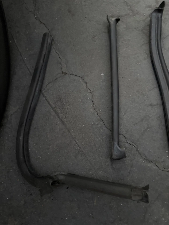 04-06 BMW 325ci 330ci E46 compartimento del motor capó resistente a la intemperie sello de goma OEM Foto 3 de 4