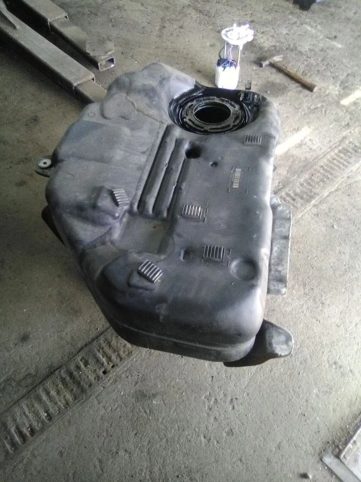 2019 GMC Terrain Fuel Tank AWD 1.5 Liter California - Image 2 of 4