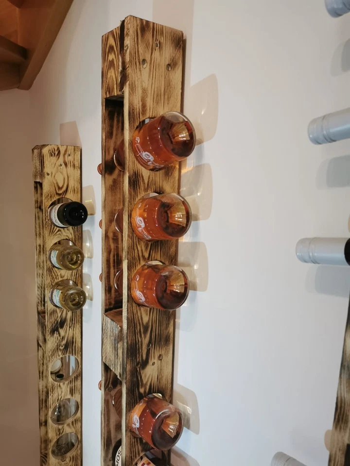 Rustikales Weinregal, geflammt und geölt, aus Europalette - handgefertigt - Bild 3 von 4