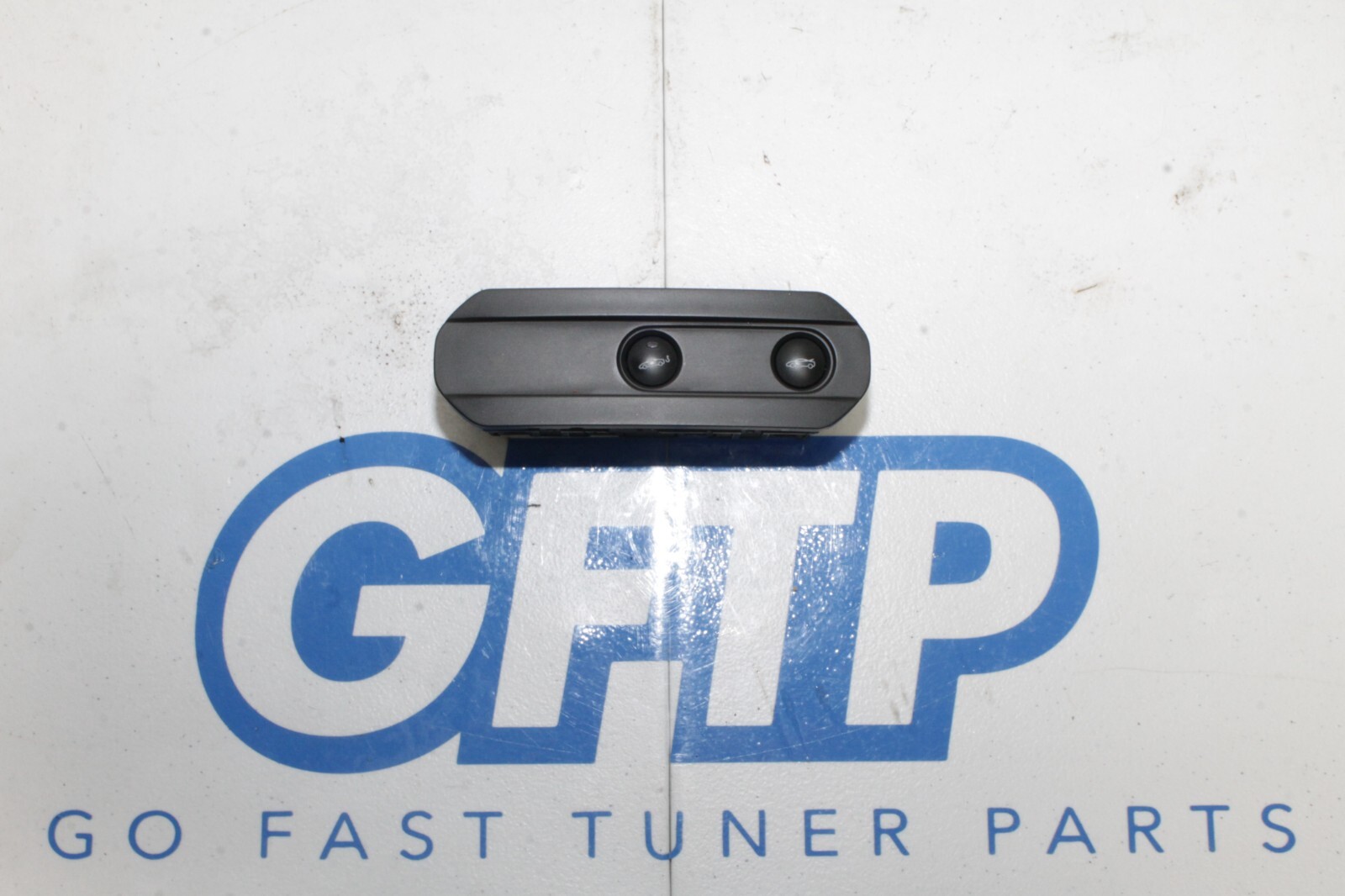 12-14 MCLAREN MP4-12C 12C 570 650 OEM LH DRIVER TOW RECOVERY BUTTONS 11M1088CP