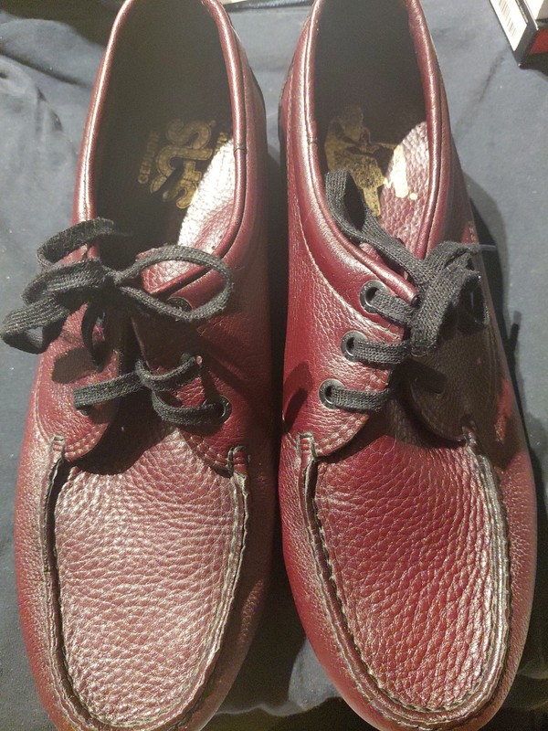 Genuine SAS handmade in the USA, Mens, burgandy top w/ black sole size 9 1/2.