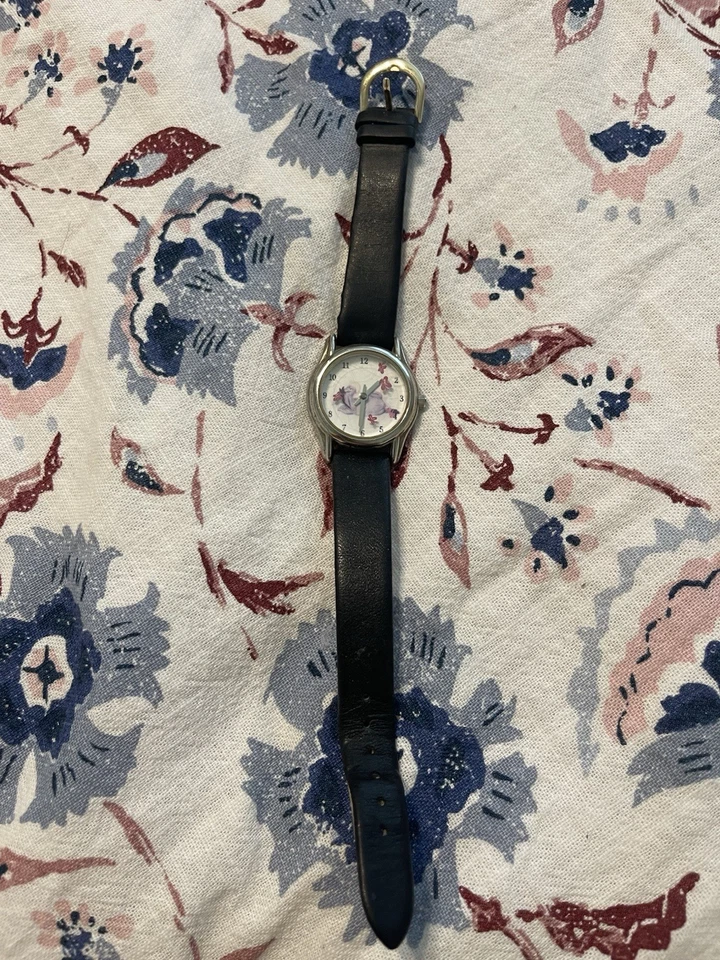 Reloj Eeyore exclusivo de Disney con mariposas voladoras en movimiento con batería nueva Foto 3 de 4